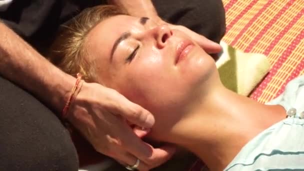 Man doing head and neck massage to woman. Professional massage for treatment pain in joints spine and muscle relaxation. Healty lifestyle concept. - Video, Çekim