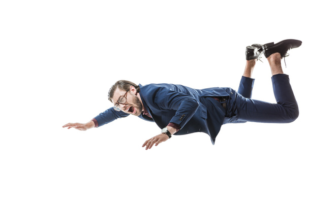 businessman in suit and eyeglasses screaming while falling isolated on white - Foto, afbeelding
