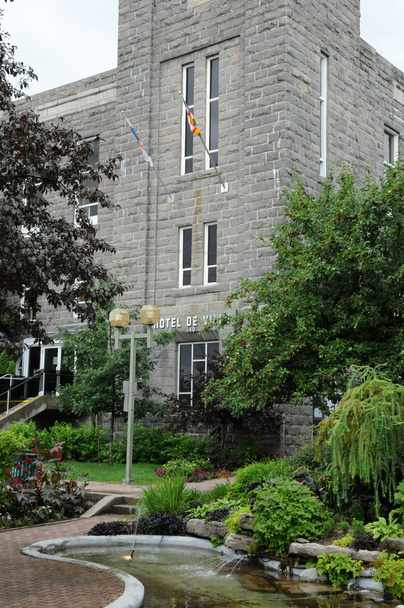 Quebec, el ayuntamiento de Alma
 - Foto, Imagen