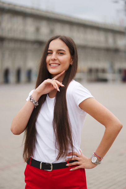 portrait of beautiful brunette with long hair - Foto, afbeelding