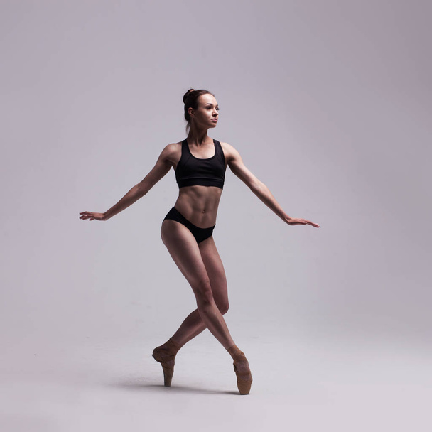 beautiful ballet dancer isolated - Foto, immagini