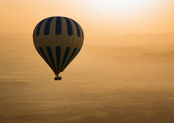 air balloon in Cappadocia, Turkey - Фото, зображення