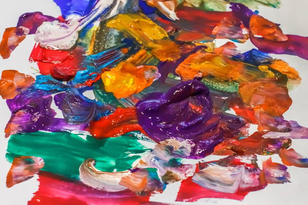 manchas de pincel de pintura al óleo en la paleta. Fondo abstracto multicolor para ideas creativas
 - Foto, imagen