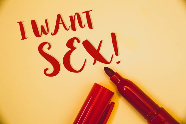 Handschriftliche Texte Ich will Sex Motivationsanruf. Konzept, das bedeutet, Geschlechtsverkehr erregend zu wünschen, als Botschaften Wörter rote Buchstaben auf Vintage-Hintergrund geöffneter Stift - Foto, Bild
