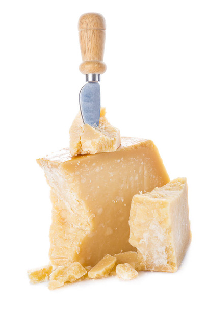 Выдержанный сыр пармезан или пармиджано Реджано на белом фоне
 - Фото, изображение