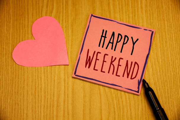Kirjoitan viestiä, jossa näkyy Happy Weekend. Business photo showcasing Toivoen, että sinulla on hyvä rentouttava päivä Lepää Juhli Nauti
 - Valokuva, kuva