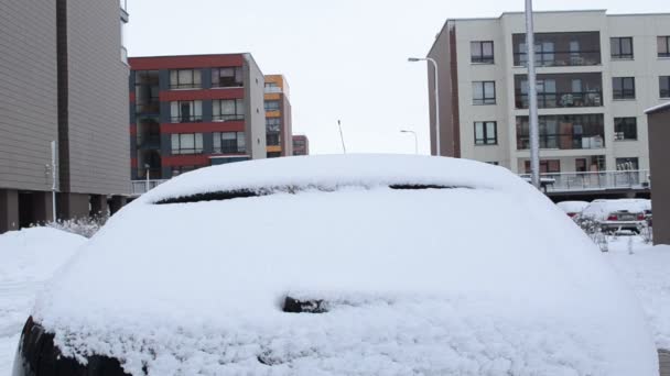 κατάργηση άνθρωπος χιόνι βούρτσας αυτοκινήτου - Πλάνα, βίντεο