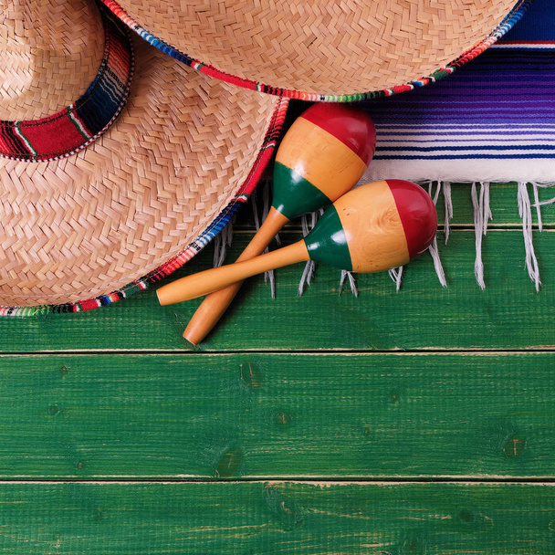 Mexico cinco de mayo grens hout achtergrond sombrero - Foto, afbeelding