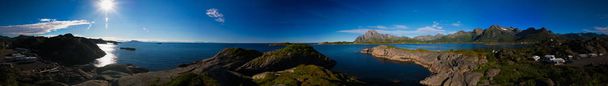 360 度パノラマ ビュー Orsvagvaer 村とサンヴィカ フィヨルド、Austvagoy 島、ノルウェーのロフォーテン諸島 - 写真・画像