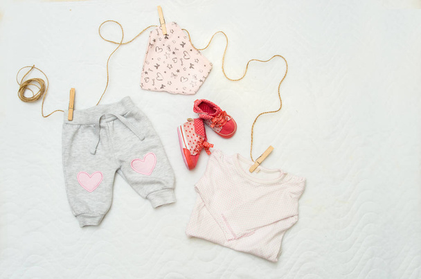 conjunto de ropa para un bebé recién nacido
. - Foto, Imagen
