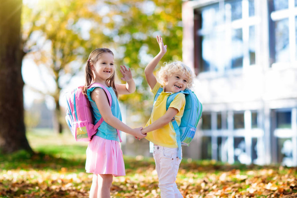 Children go back to school. Start of new school year after summer vacation. Boy and girl with backpack and books on first school day. Beginning of class. Education for kindergarten and preschool kids. - Foto, Bild