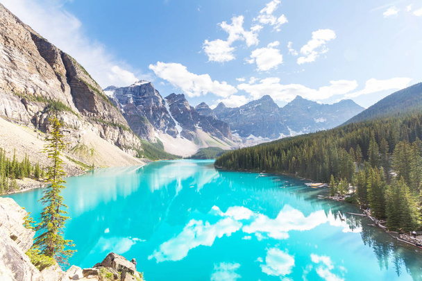 Beautiful turquoise waters of the Moraine lake with snow-covered peaks above it in Banff National Park of Canada - Photo, Image