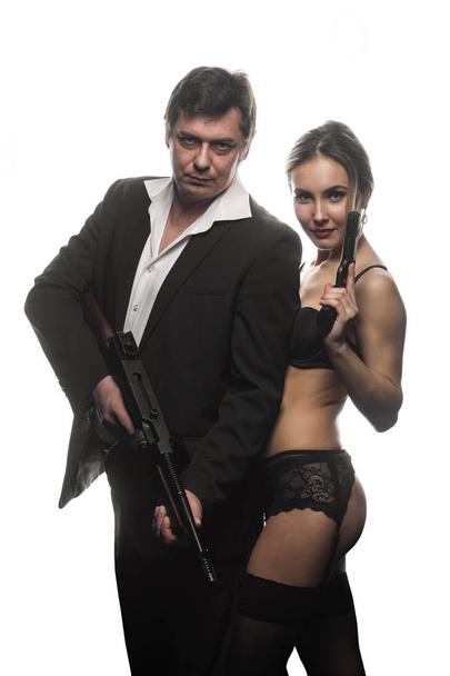 A couple of gangsters, a man and woman with guns - Фото, зображення