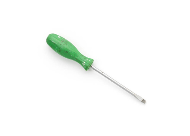 слот-отвёртка с зеленой ручкой, изолированная на белом
 - Фото, изображение