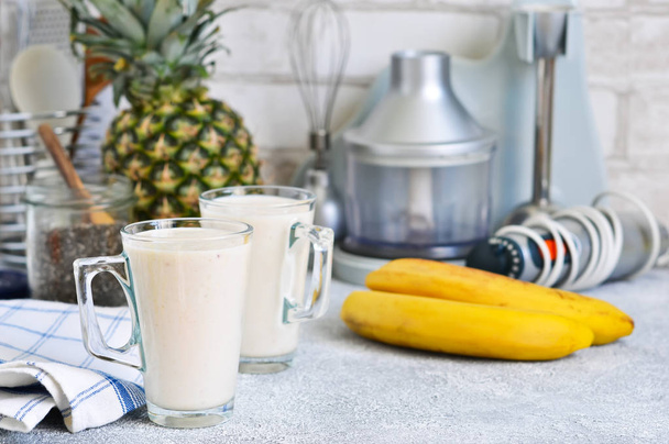 Smoothies with yoghurt, pineapple and banana for breakfast. A natural diet drink. Detox menu. - Foto, Imagen