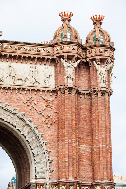 БАРСЕЛОНА - Март 2018 года: Деталь Триумфальной арки в Барселоне, Испания
 - Фото, изображение