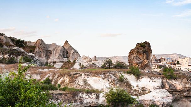 Matkustaa Turkkiin - esikaupunkialueilla Goreme kaupungin Cappadocia keväällä
 - Valokuva, kuva
