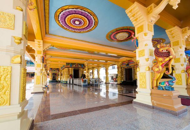 Kaunis arkkitehtuuri Kaliamman hindulaisuus temppeli Pangkor saarella Malesiassa. Kaunis sakraalirakennus Kaakkois-Aasiassa
. - Valokuva, kuva
