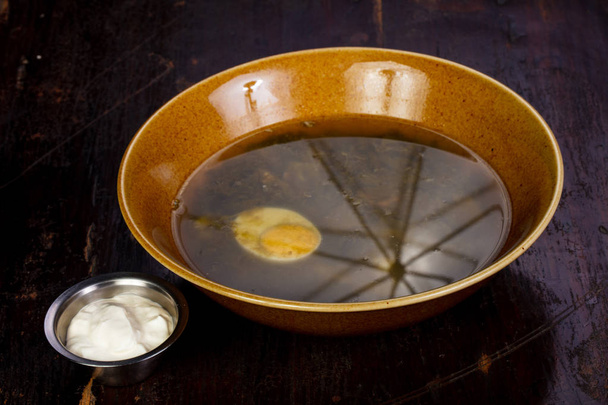 Οξαλίδα καλοκαιρινή σούπα με το αυγό - Φωτογραφία, εικόνα