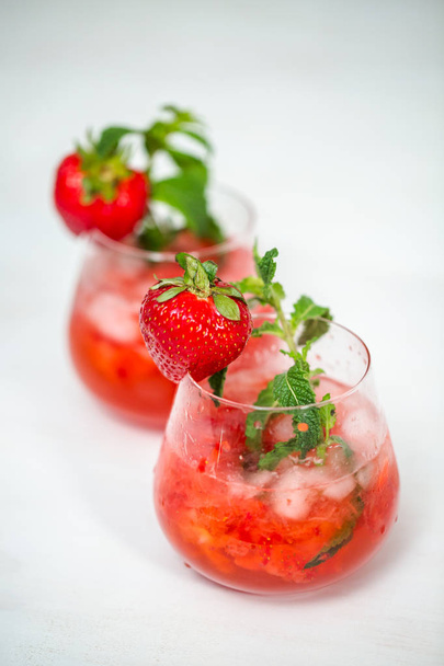 Fraise Mojito cocktail aux fraises bio à partir de zéro
. - Photo, image