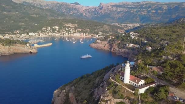 Puerto de Sóller vista aérea, Mallorca. Mar Mediterráneo
. - Imágenes, Vídeo