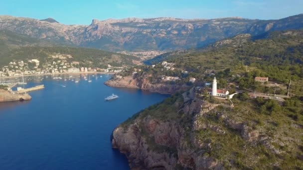 Puerto de Sóller vista aérea, Mallorca. Mar Mediterráneo
. - Metraje, vídeo