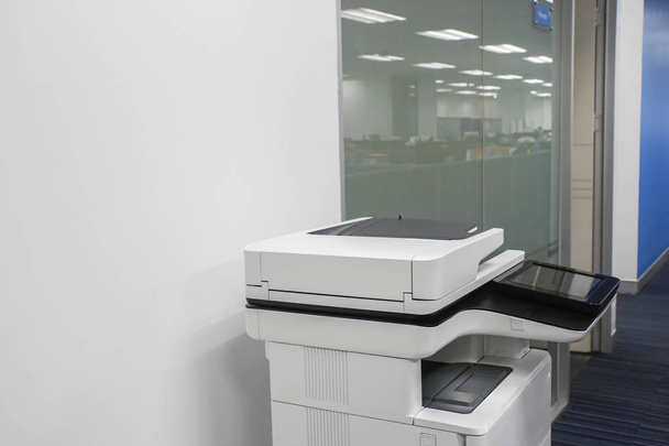 многофункциональный принтер в офисе для печати, копирования, сканирования документов
 - Фото, изображение