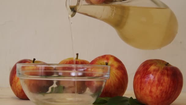 düşen elma sirkesi akışı - Video, Çekim