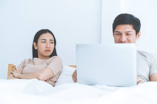 Angry wife on husband who go online social media - Photo, image
