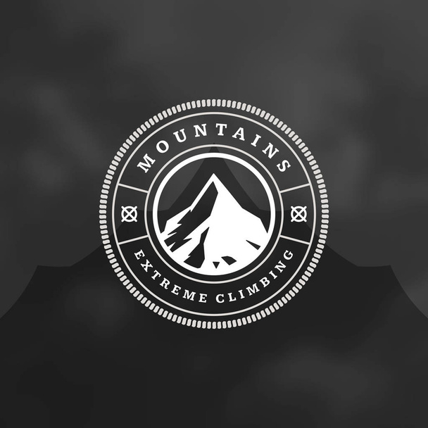 Mountains logo tunnus vektori kuva. Outdoor seikkailu retkikunta, vuoret siluetti paita, tulostaa leima. Vintage typografia merkki suunnittelu
. - Vektori, kuva