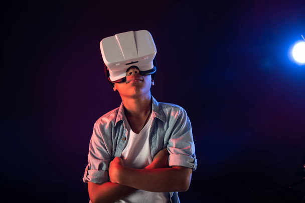 Meditative schoolboy wearing a modern VR headset - 写真・画像
