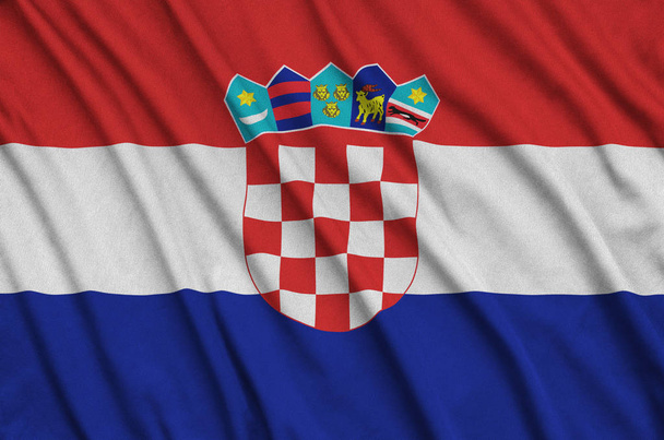 Vlag van Kroatië is afgebeeld op een sport doek stof met vele plooien. Sport team wapperende vlag - Foto, afbeelding