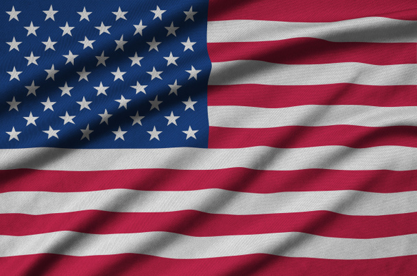 La bandera de los Estados Unidos de América se representa en un tejido de tela deportiva con muchos pliegues. Equipo deportivo ondeando banner
 - Foto, Imagen
