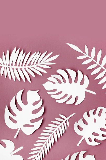 Tropical leaves pattern. Various paper leaves on green background. Paper art. Flat lay, top view - Fotoğraf, Görsel