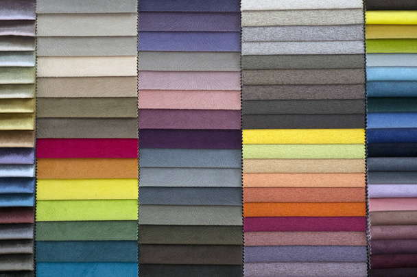Catalogo di tessuto multicolore da stuoia tessuto texture sfondo, tessitura in tessuto di seta, sfondo industria tessile - Foto, immagini