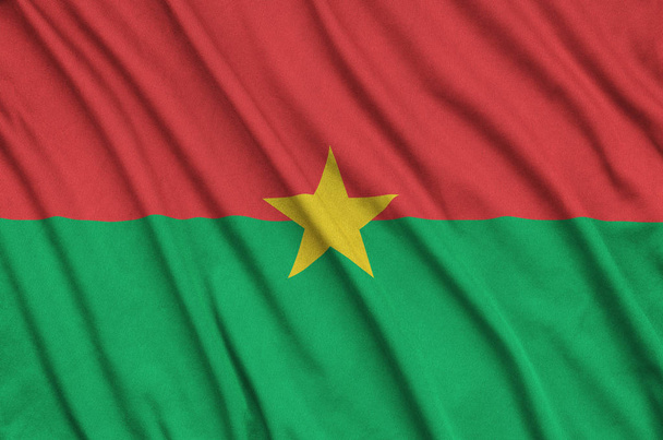 Sok ráncok sport szövet szövet lobogó Burkina Faso ábrázolja. Sport csapat integetett zászló - Fotó, kép