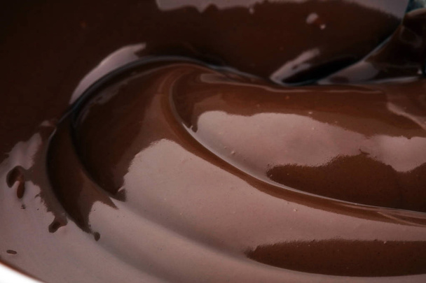 Tání čokolády, lahodné čokoládě pro námrazy cukrárna pralinka. - Fotografie, Obrázek