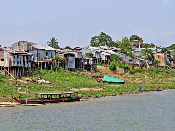 El lago Kaptai es el lago artificial más grande de Bangladesh
 - Foto, Imagen