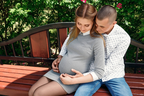 Happy pregnant, married couple in the park. In anticipation of a miracle, a child. Family life, children, pregnancy, family, father, mother. - Фото, зображення