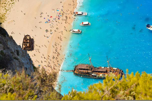 Blick von der Spitze des paradiesischen Wrackstrandes, Insel Zakynthos, Griechenland. - Foto, Bild
