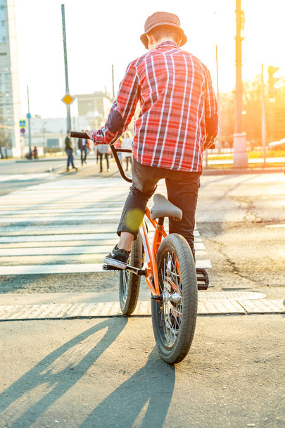 Urban biking - teenage boy riding bike in city - Photo, Image