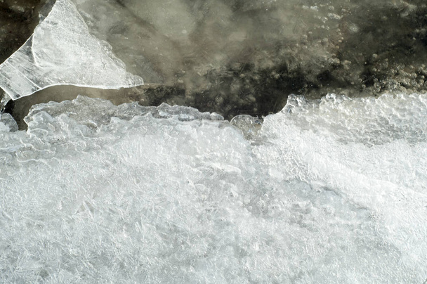 υφή. πάγο. Κατεψυγμένο πάγος στον ποταμό. - Φωτογραφία, εικόνα