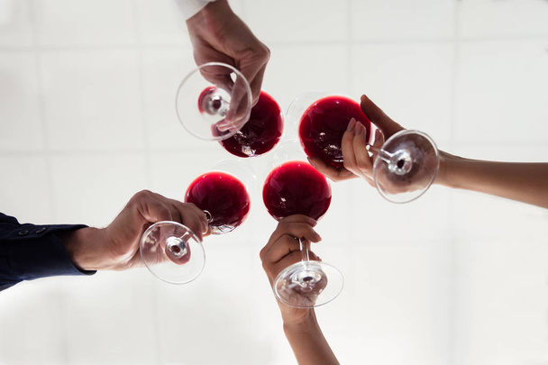 Close-up Of Friends Toasting Wineglasses At Party - Foto, imagen