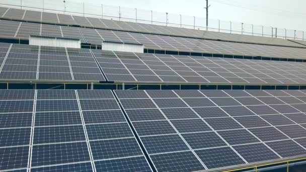 Solar energy farm. Power station. Blue solar panels. Source of ecological renewable energy. - Πλάνα, βίντεο