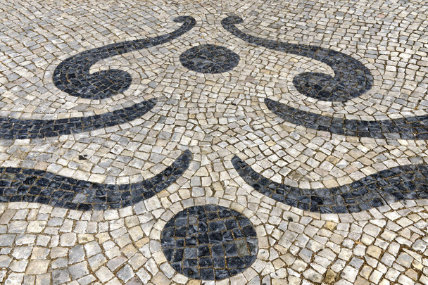 Faro (Algarve), Portugalia. Typowe portugalskie Brukowane podłogi w mieście Faro - Zdjęcie, obraz