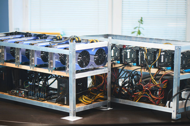 shelves with video cards for bitcoin cryptocurrency mining - Fotografie, Obrázek