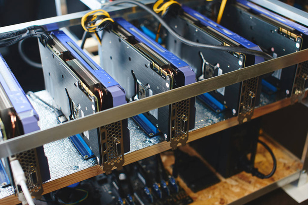 Farm graphics cards for mining crypto currencies  - Foto, Bild