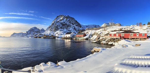 A halász falu Sorvagen a Lofoten-szigetek, Norvégia - Fotó, kép