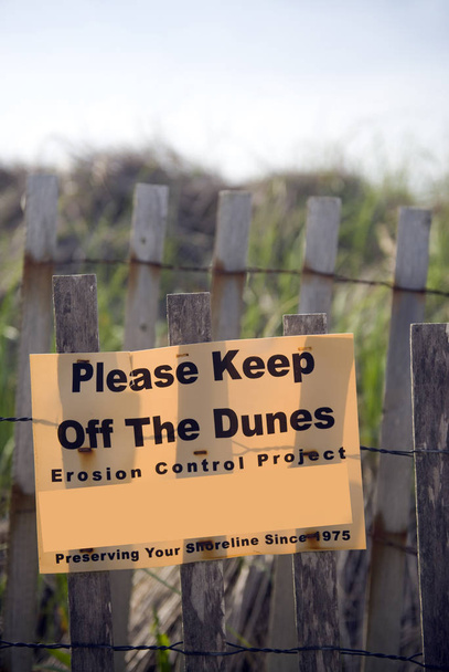 Dünen abhalten Erosionskontrollschild montauk, new york - Foto, Bild