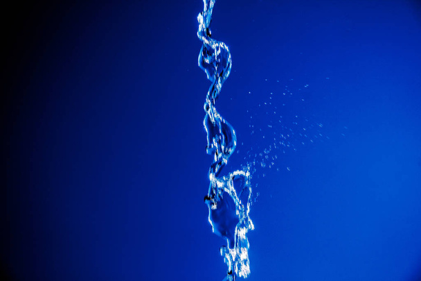 roiskeita vettä suihkulähde
 - Valokuva, kuva